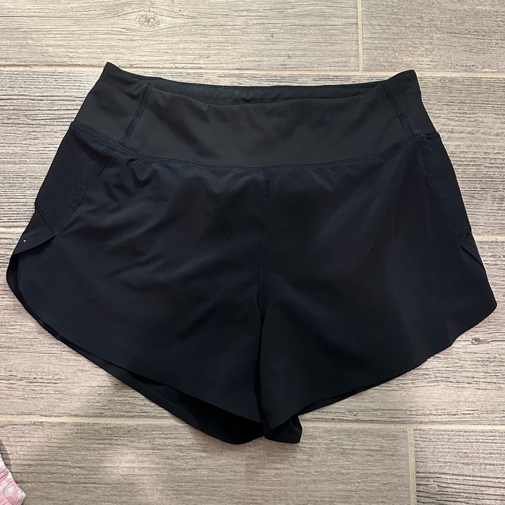 Athleta run with it 3.5” shorts